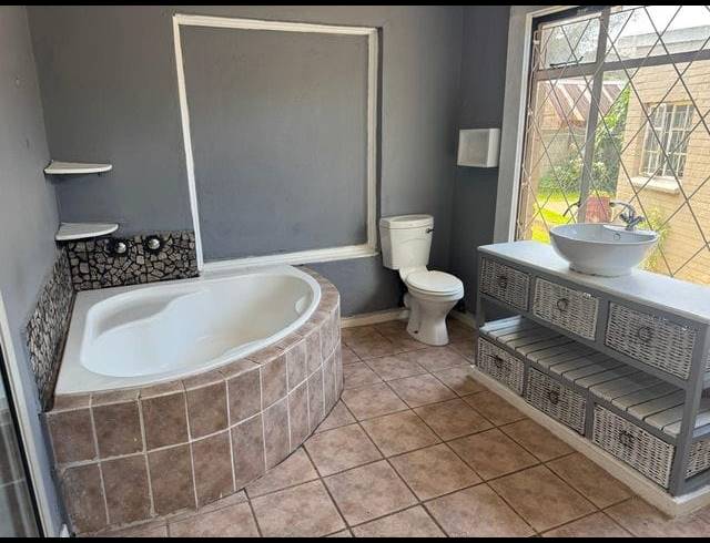 3 BEDROOM FREEHOLD FOR SALE IN BRENTHURST